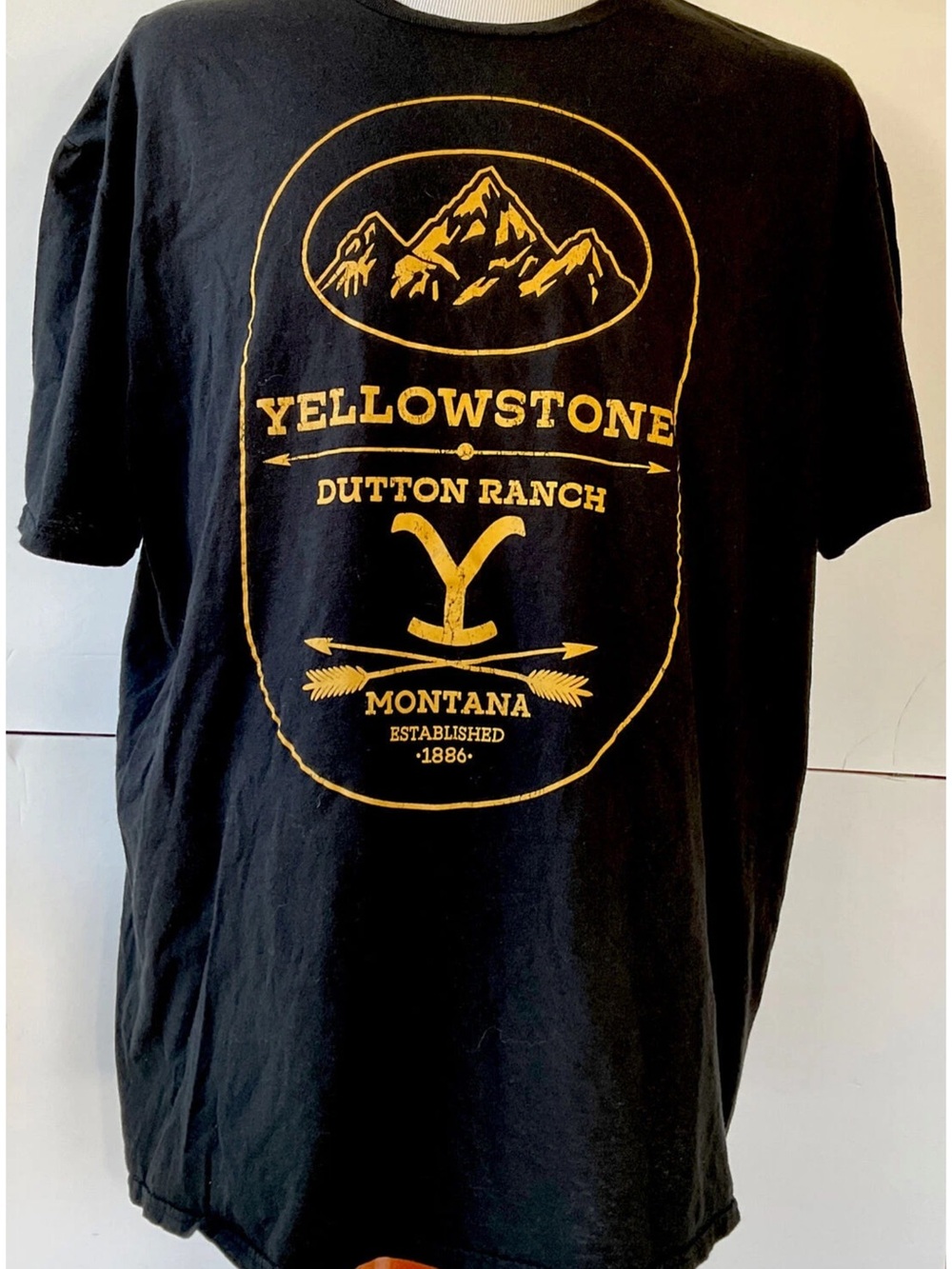 Yellowstone TV Show Dutton Ranch Graphic T-Shirt Size 2 XL